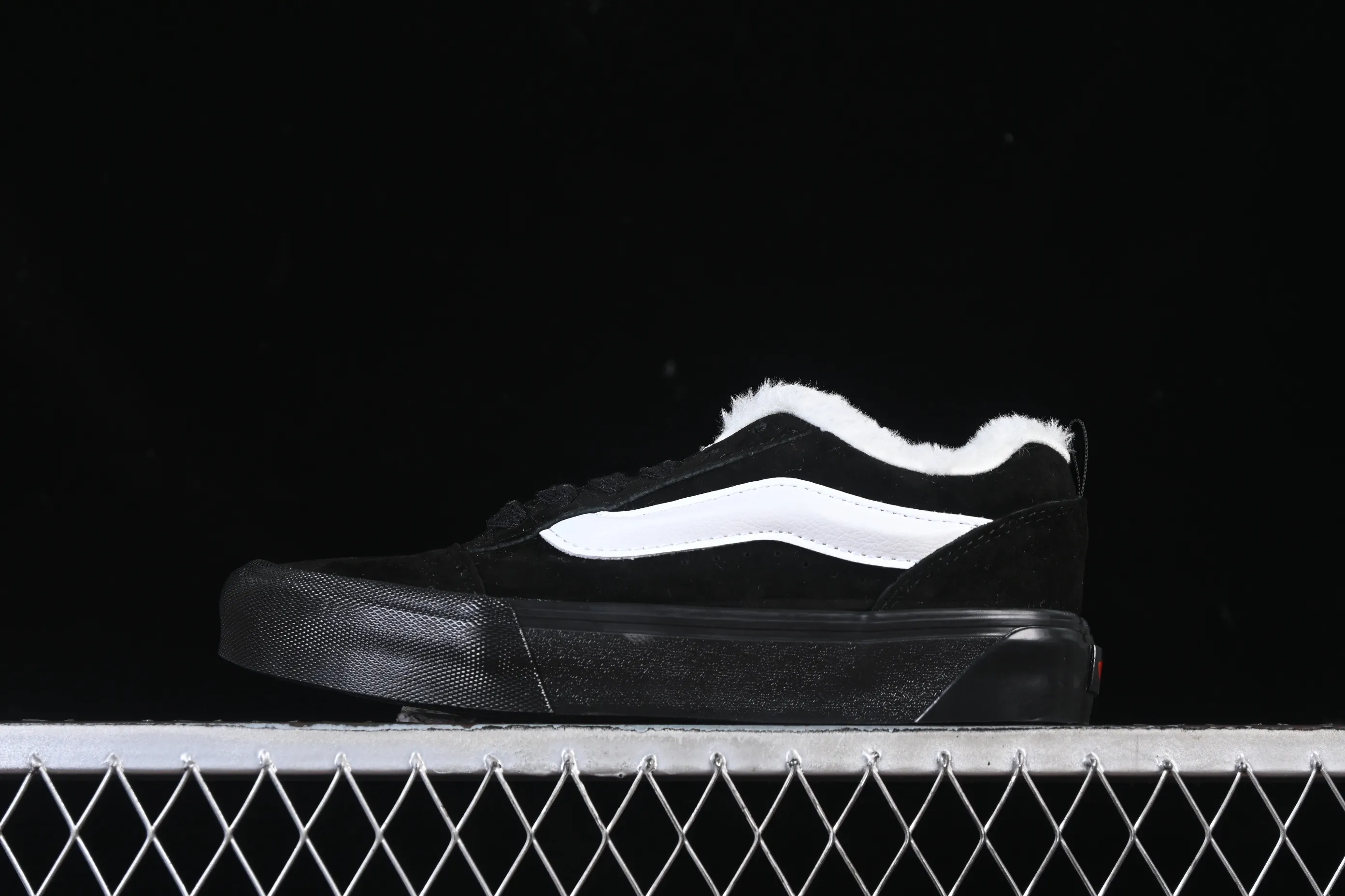 All categories Vans Vans series Vans Low Vans low-top Vans Knu Skool Vans plus velvet low-top casual skateboard shoes VN0009QCBMA